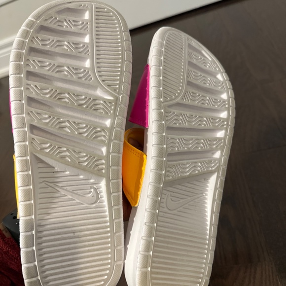 NIKE WOMENS SLIDES - Picture 4 of 4